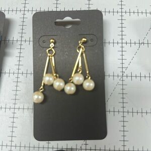 Pearl & Gold Dangle Earrings